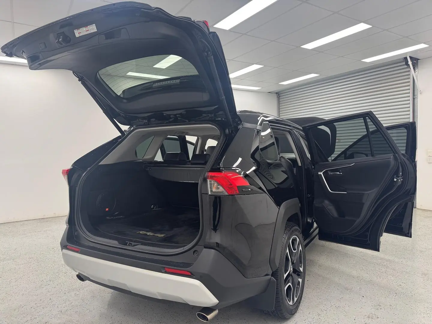 2020 Toyota RAV4 Gallery Image 9