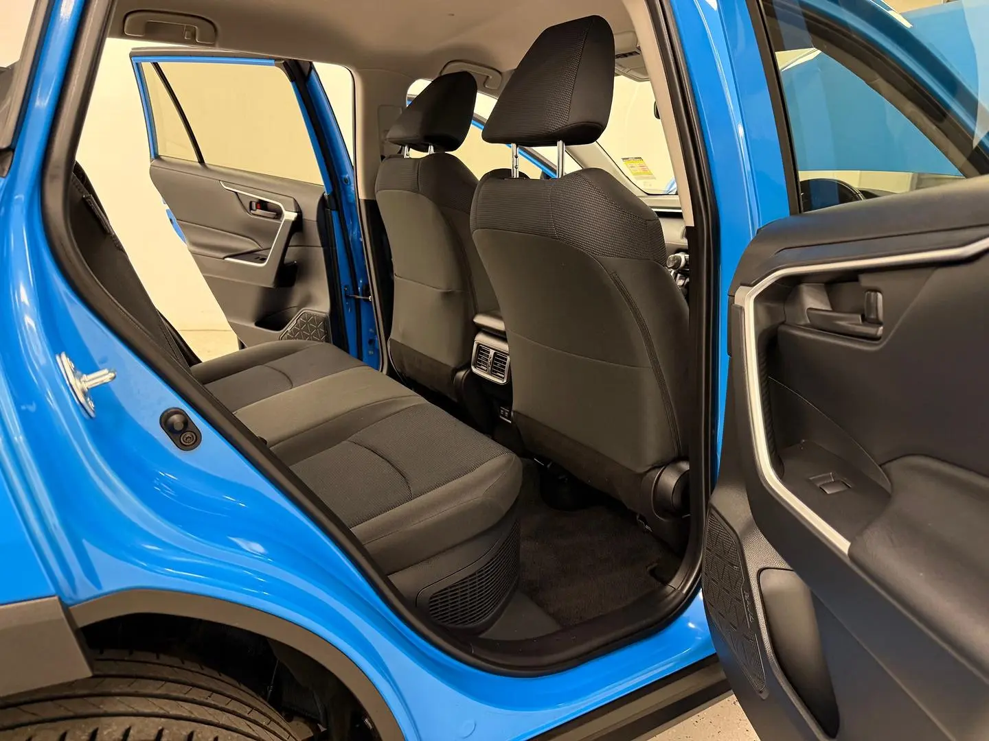 2021 Toyota RAV4 Gallery Image 17