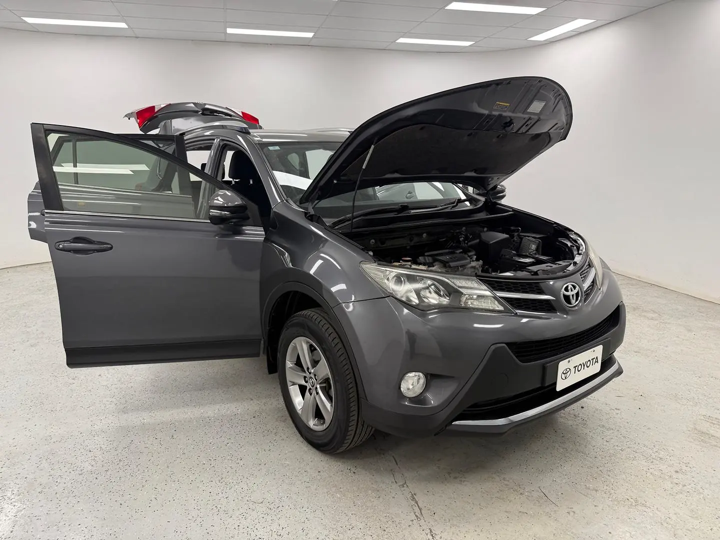 2015 Toyota RAV4 Gallery Image 20