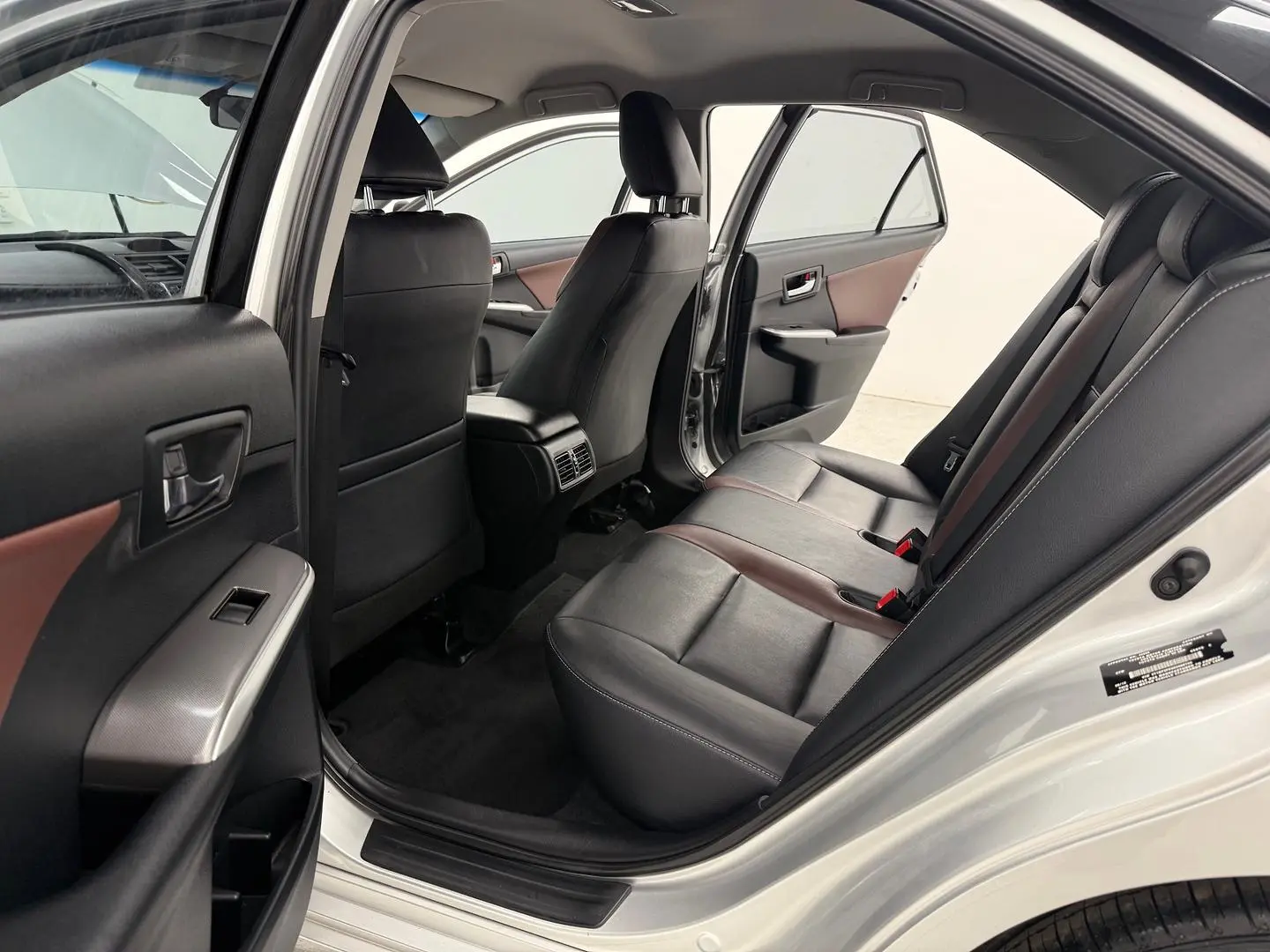 2015 Toyota Camry Gallery Image 12