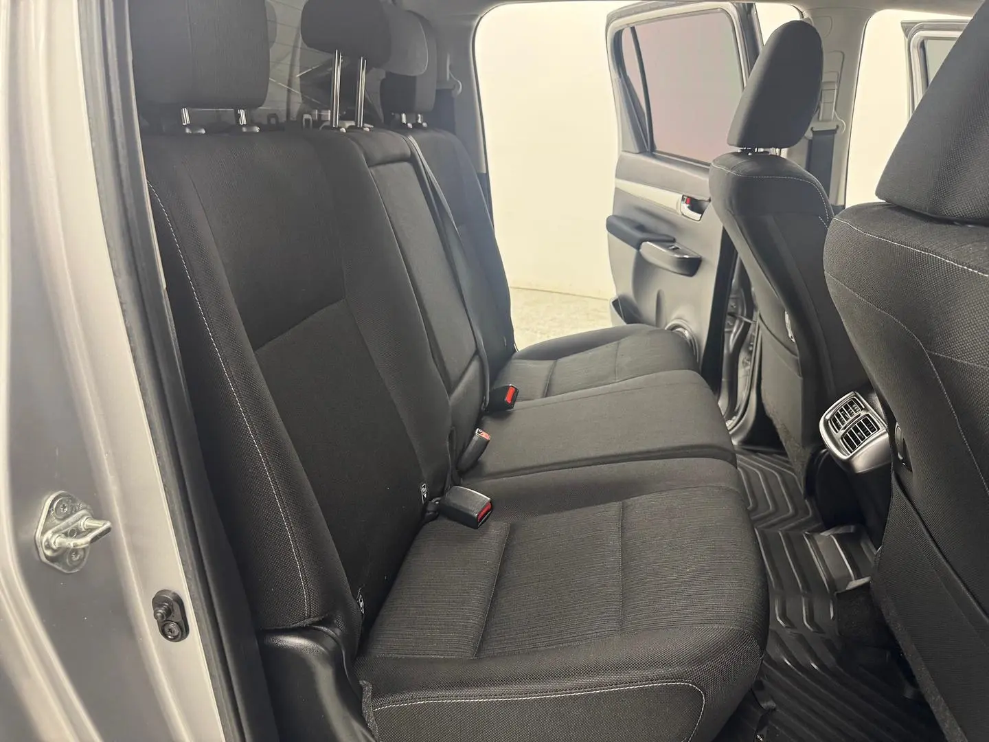 2020 Toyota Hilux Gallery Image 26