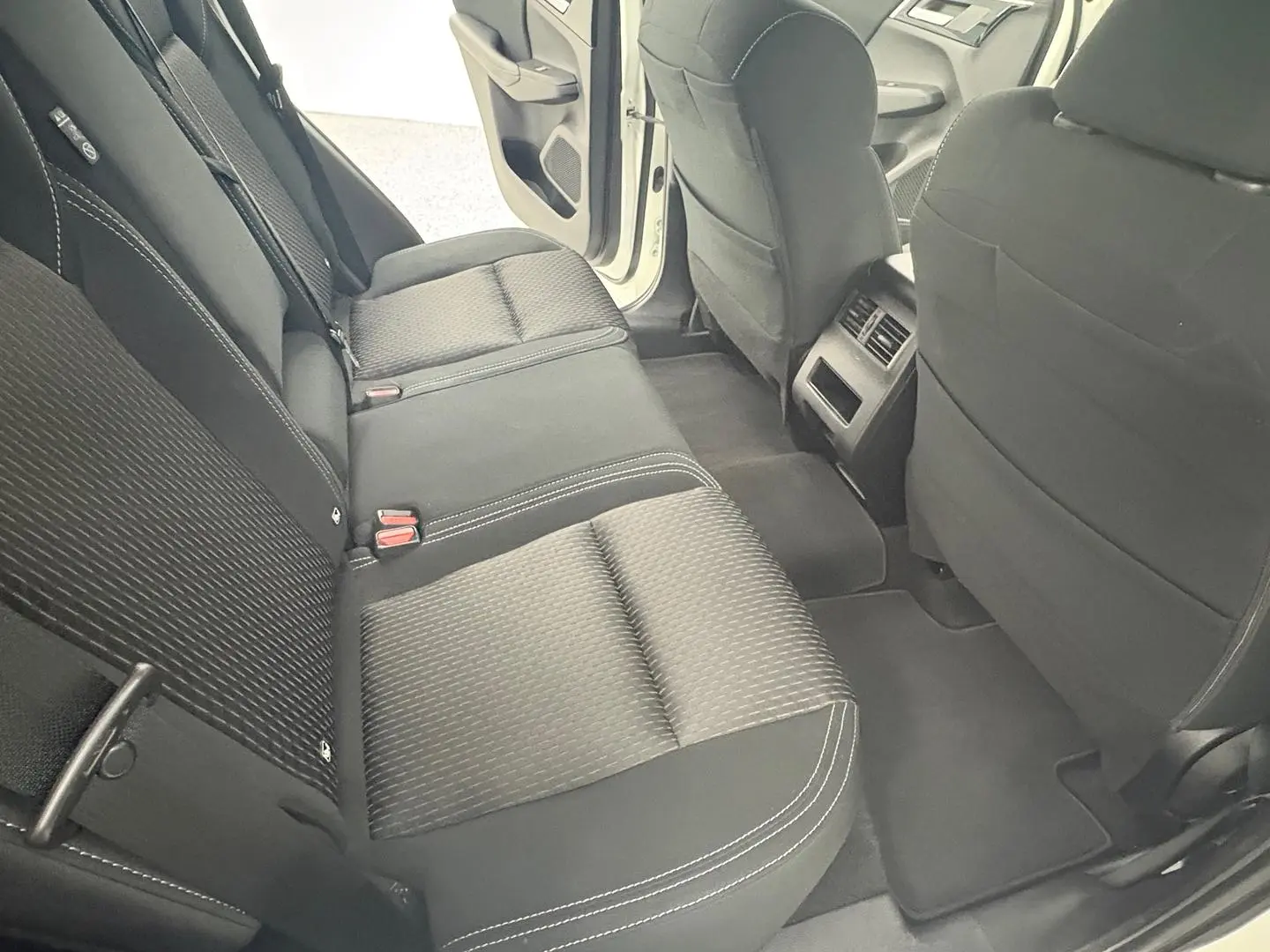 2022 Mitsubishi Outlander Gallery Image 18