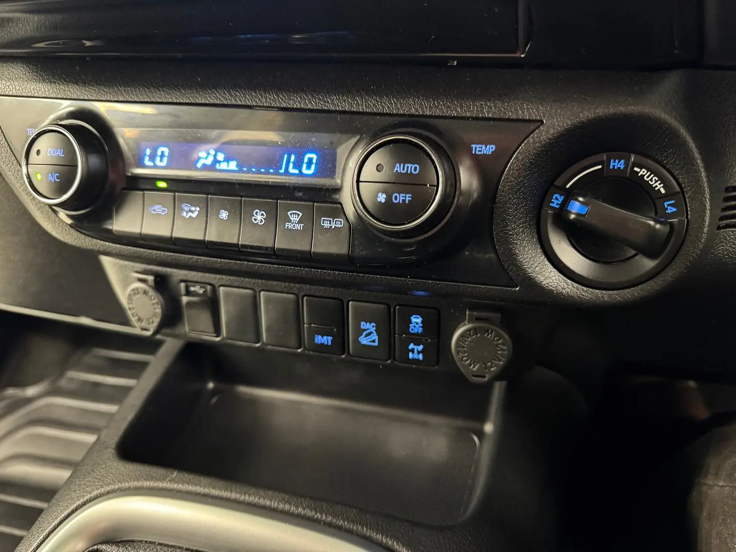 2022 Toyota Hilux Gallery Image 24