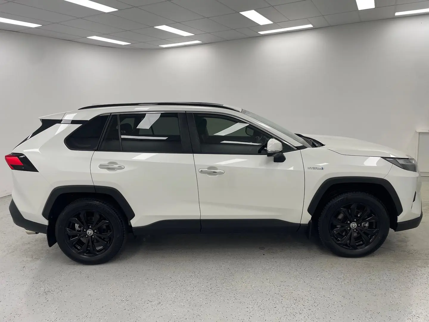 2022 Toyota RAV4 Gallery Image 2