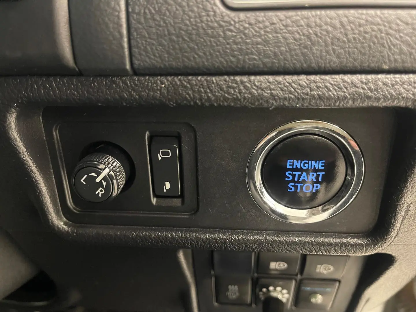 2017 Toyota Landcruiser Prado Gallery Image 23
