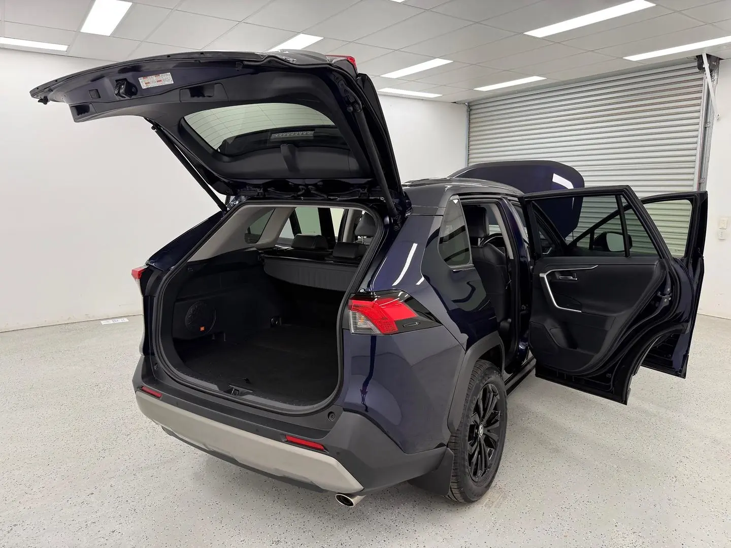 2023 Toyota RAV4 Gallery Image 18