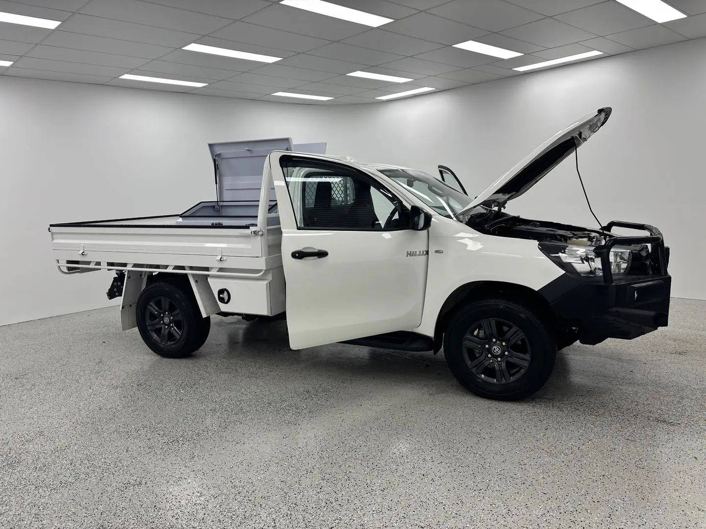 2023 Toyota Hilux Gallery Image 9