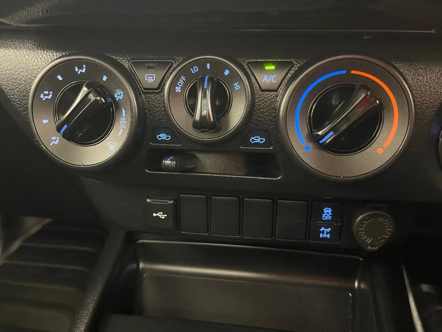 2024 Toyota Hilux Gallery Image 21