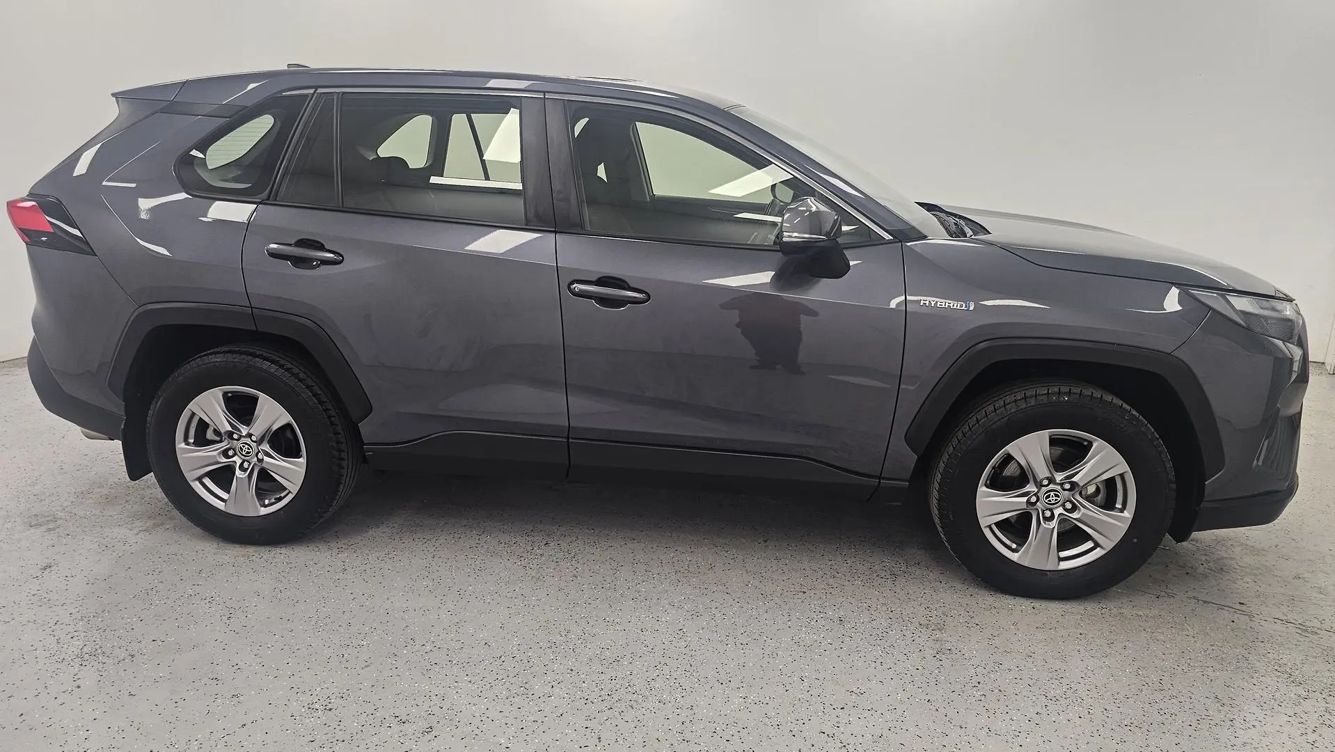 2022 Toyota RAV4 Gallery Image 2