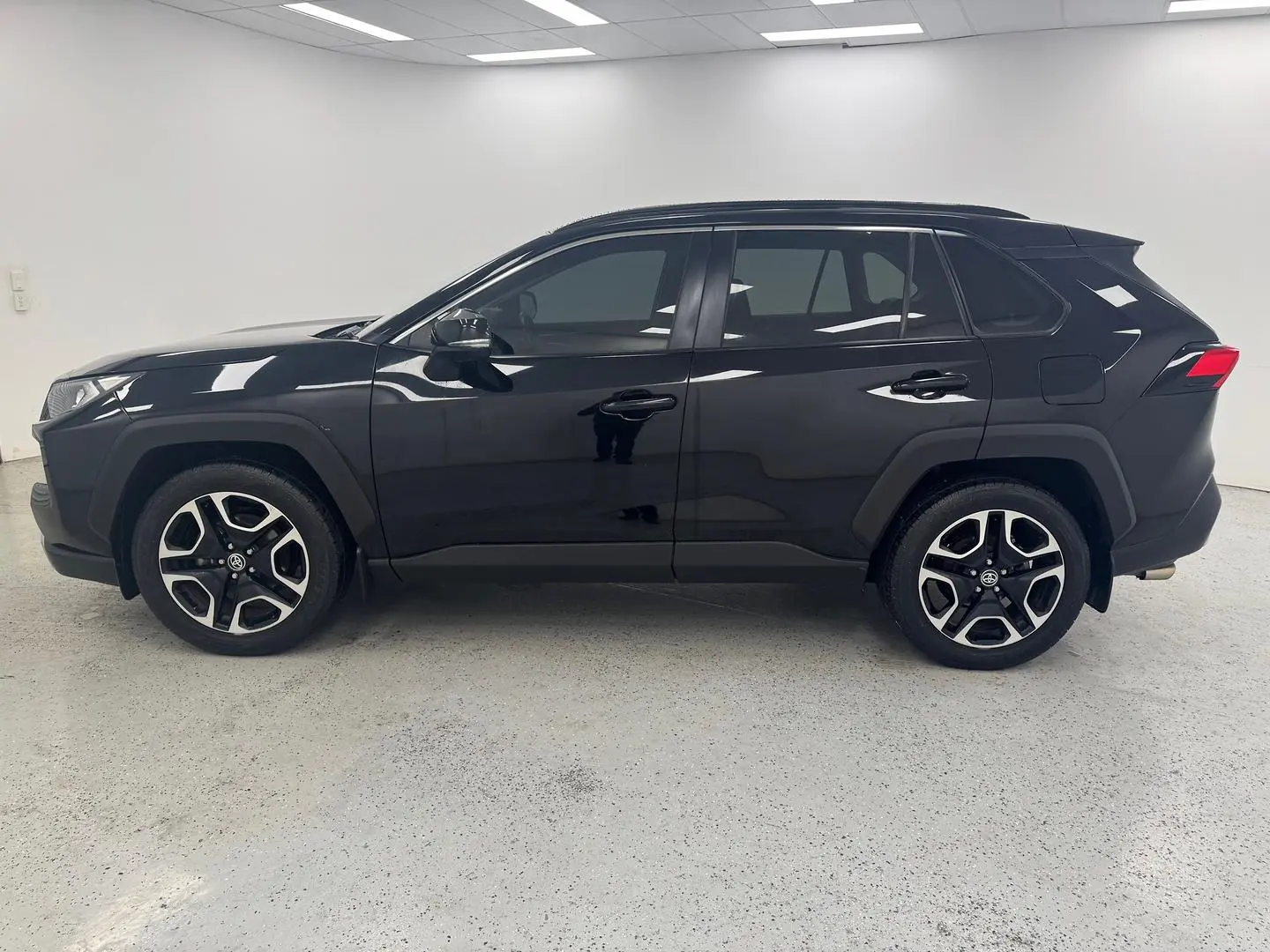 2020 Toyota RAV4 Gallery Image 5
