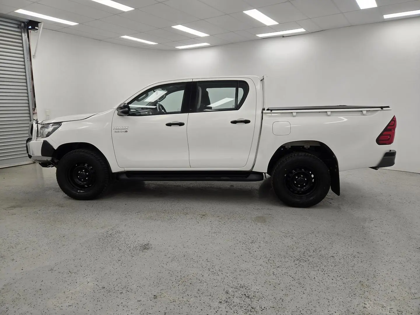 2017 Toyota Hilux Gallery Image 6