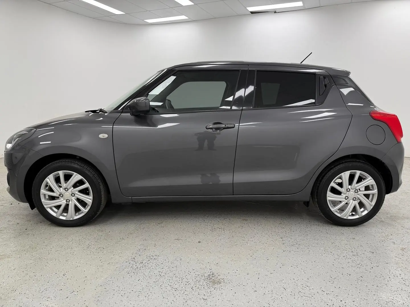 2023 Suzuki Swift Gallery Image 6