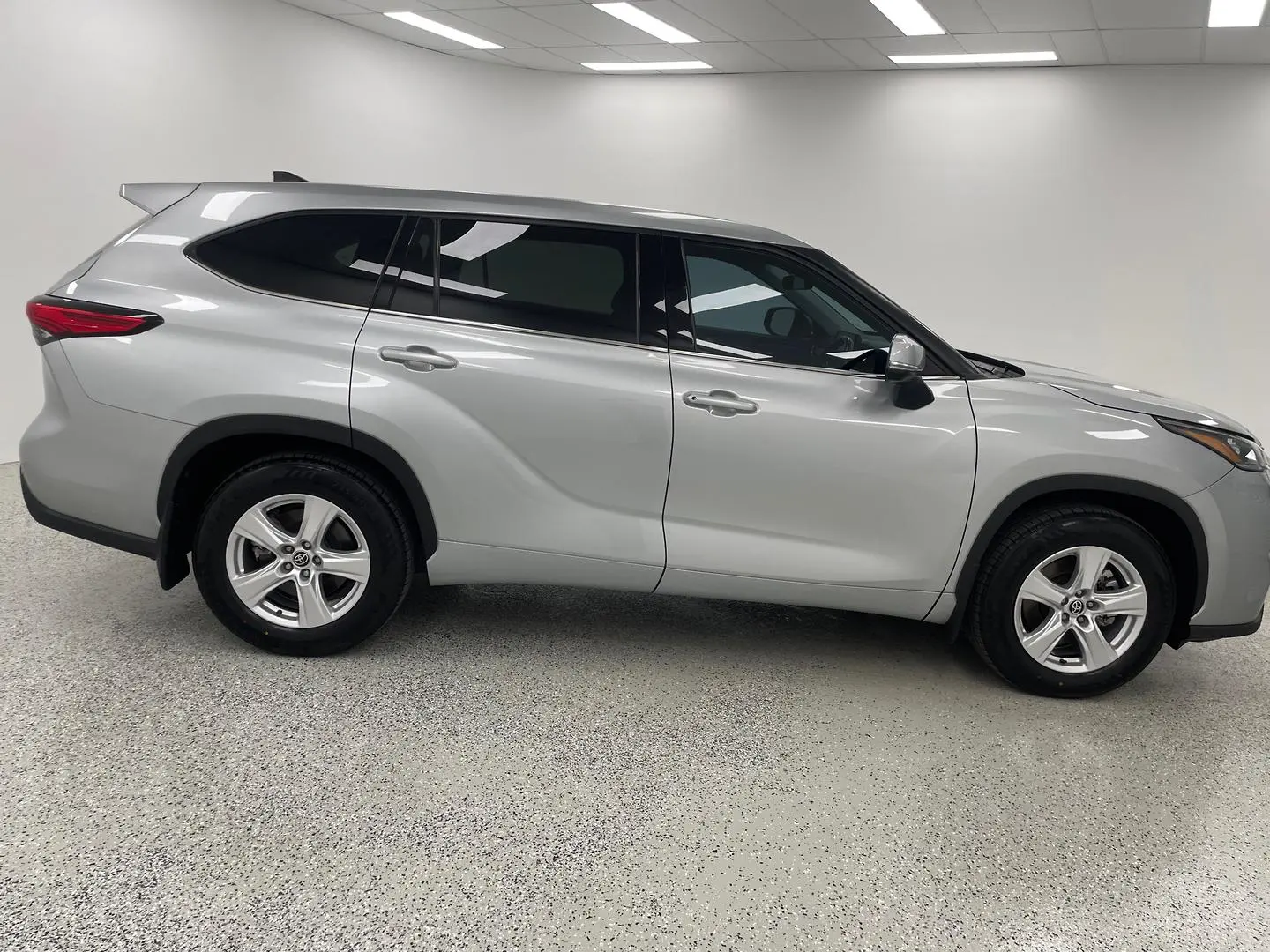 2022 Toyota Kluger Gallery Image 2