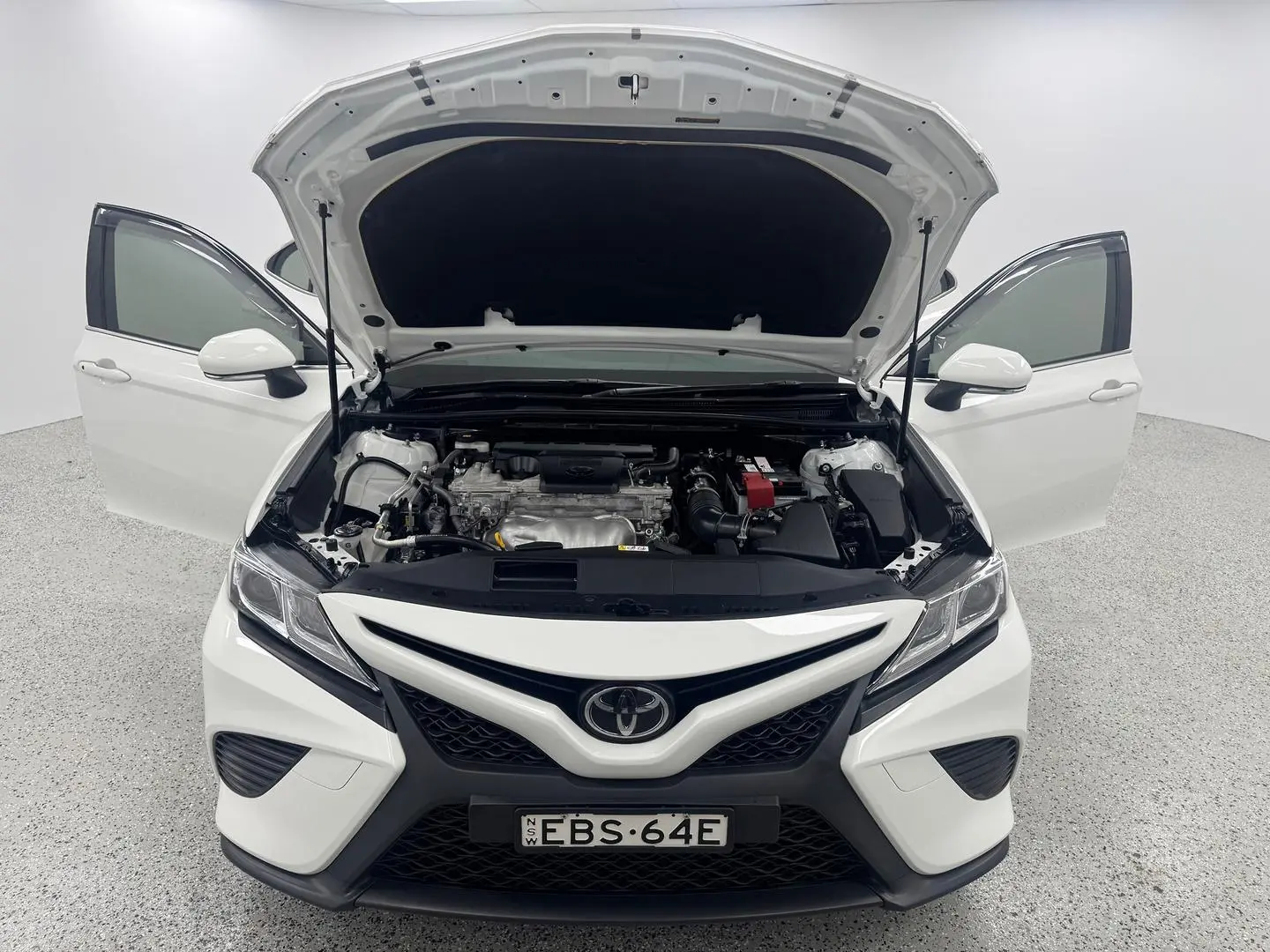 2019 Toyota Camry Gallery Image 13