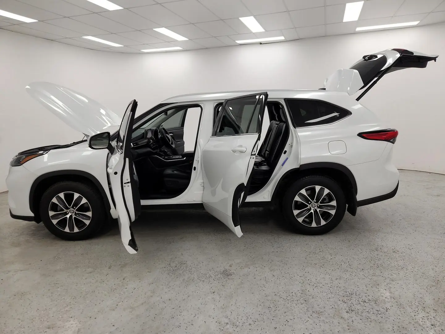 2022 Toyota Kluger Gallery Image 13