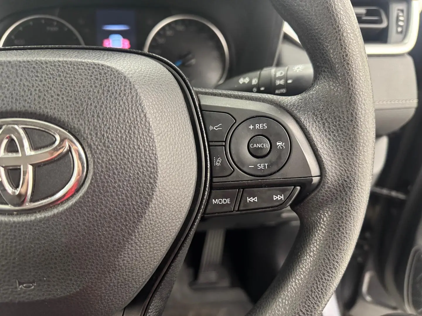 2019 Toyota RAV4 Gallery Image 18