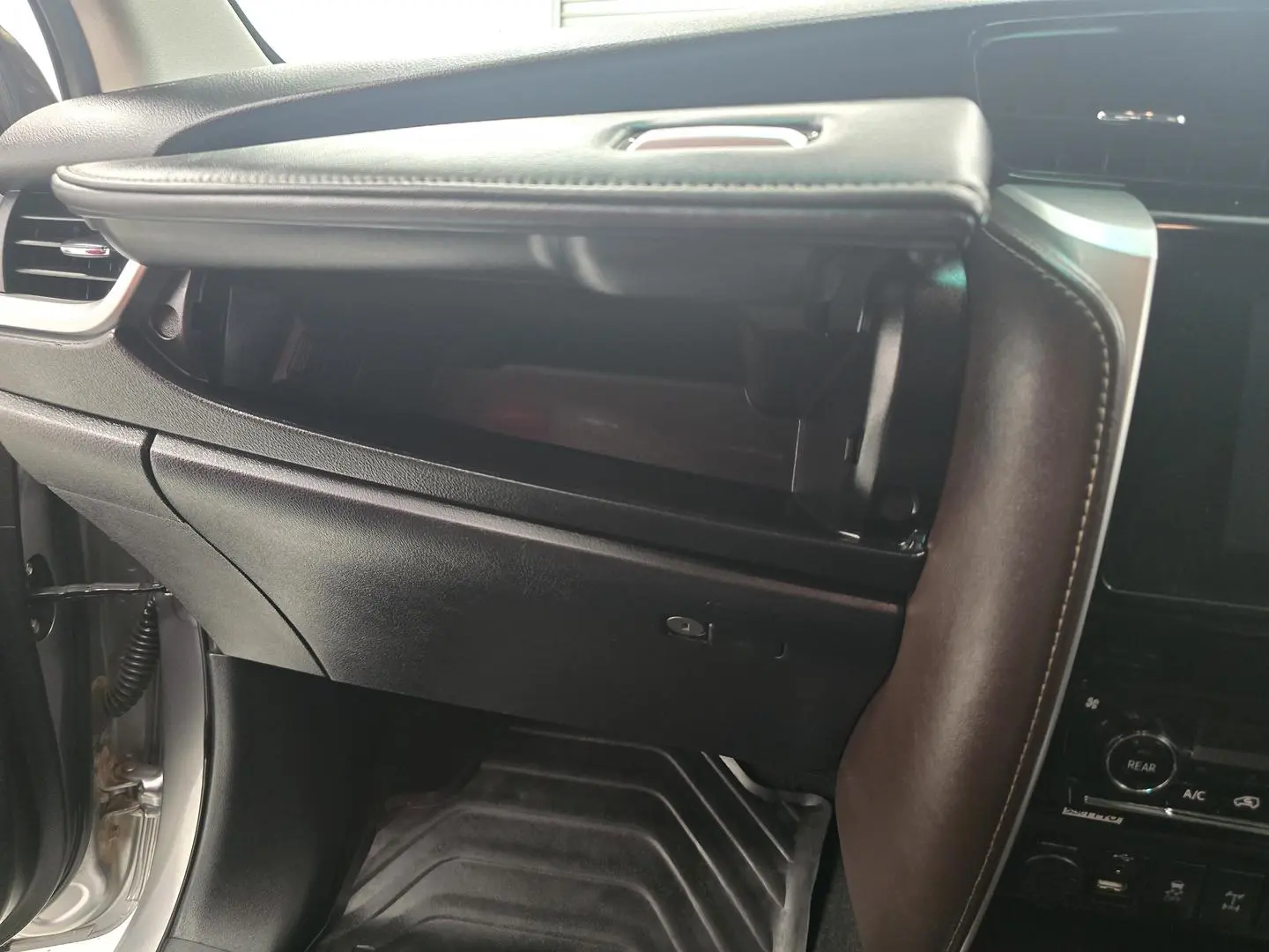 2017 Toyota Fortuner Gallery Image 35