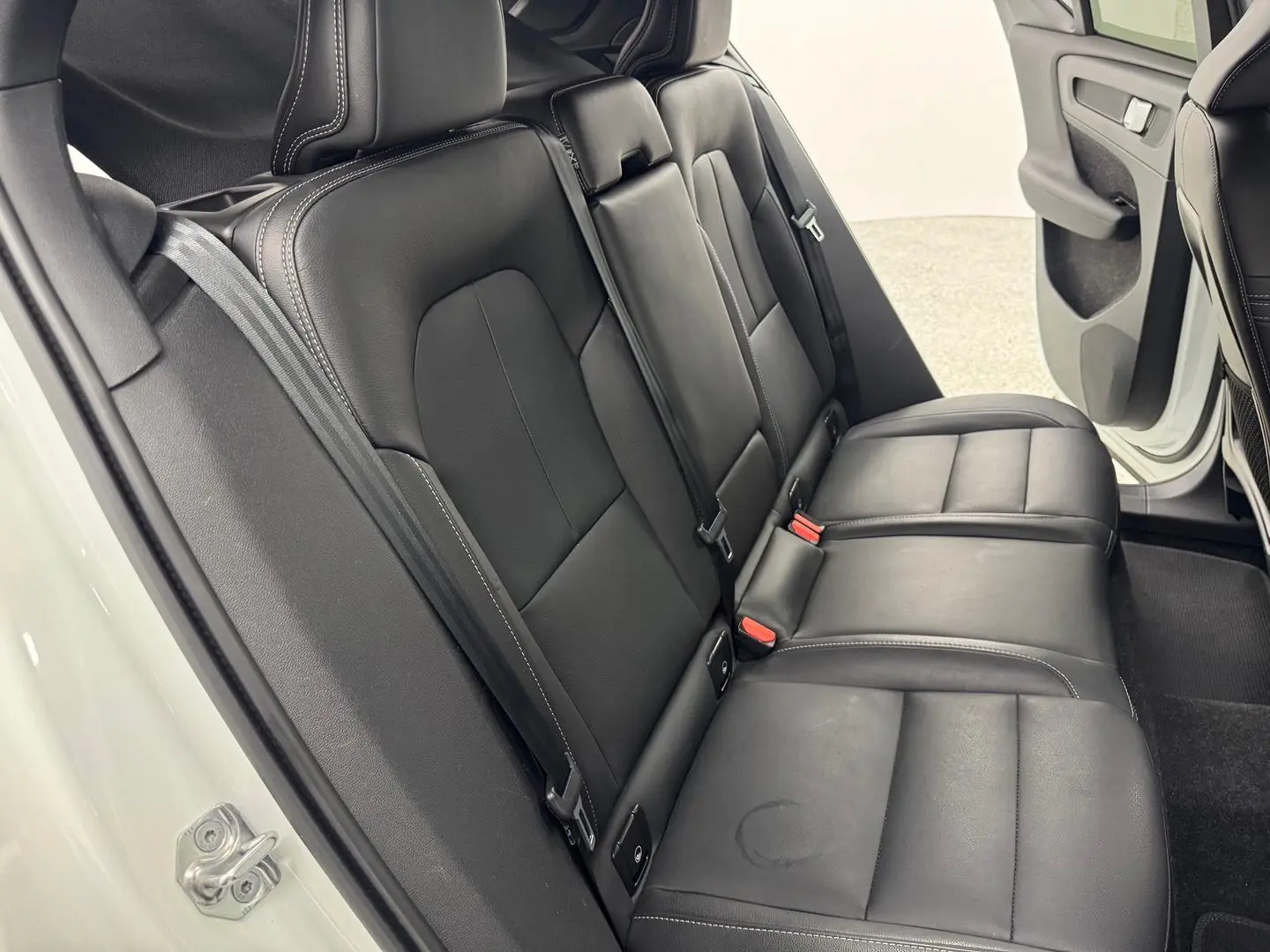 2020 Volvo XC40 Gallery Image 28