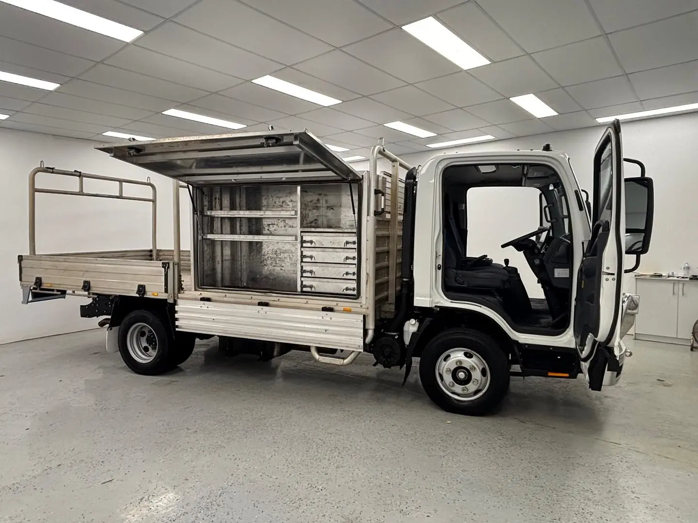 2023 Isuzu N Series Gallery Image 8