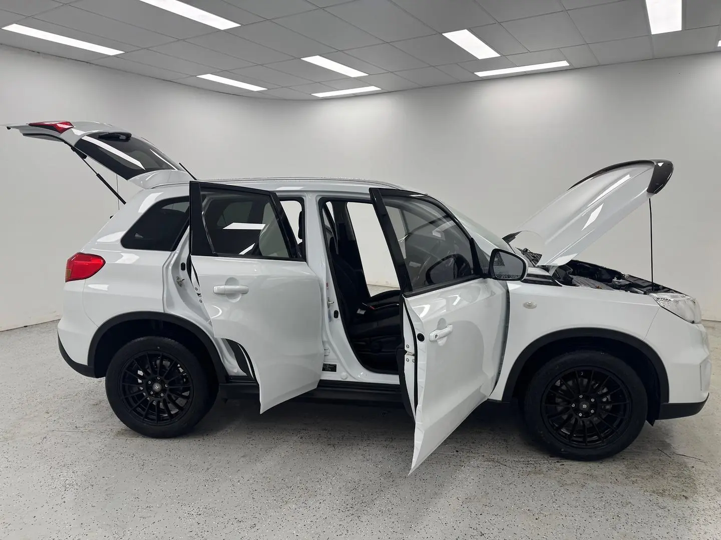 2018 Suzuki Vitara Gallery Image 8