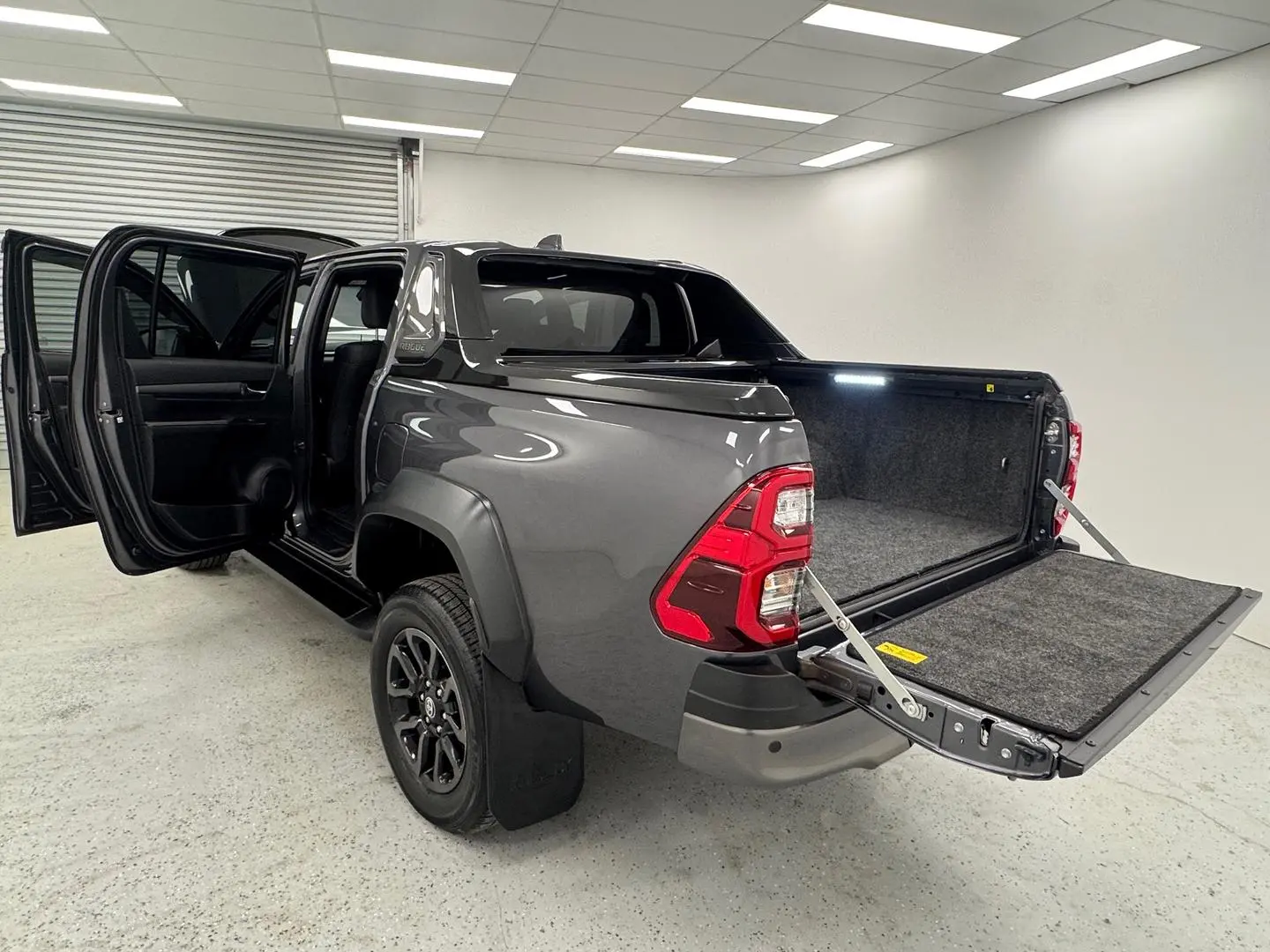 2023 Toyota Hilux Gallery Image 12