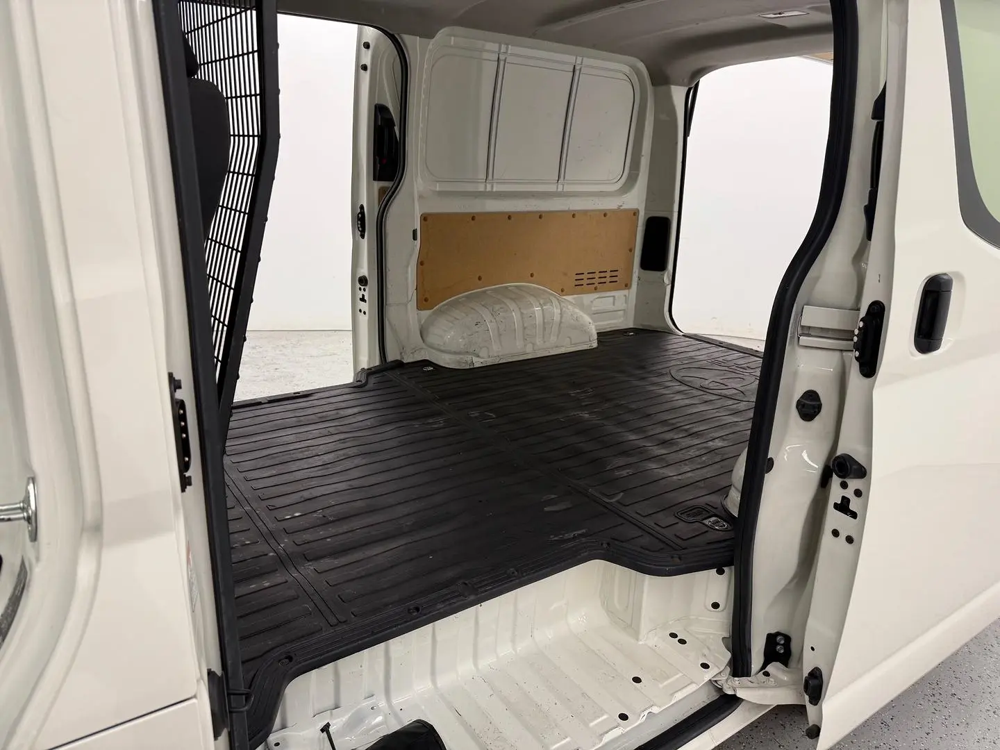 2022 Toyota Hiace Gallery Image 12