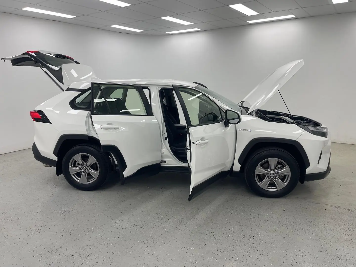 2024 Toyota RAV4 Gallery Image 9