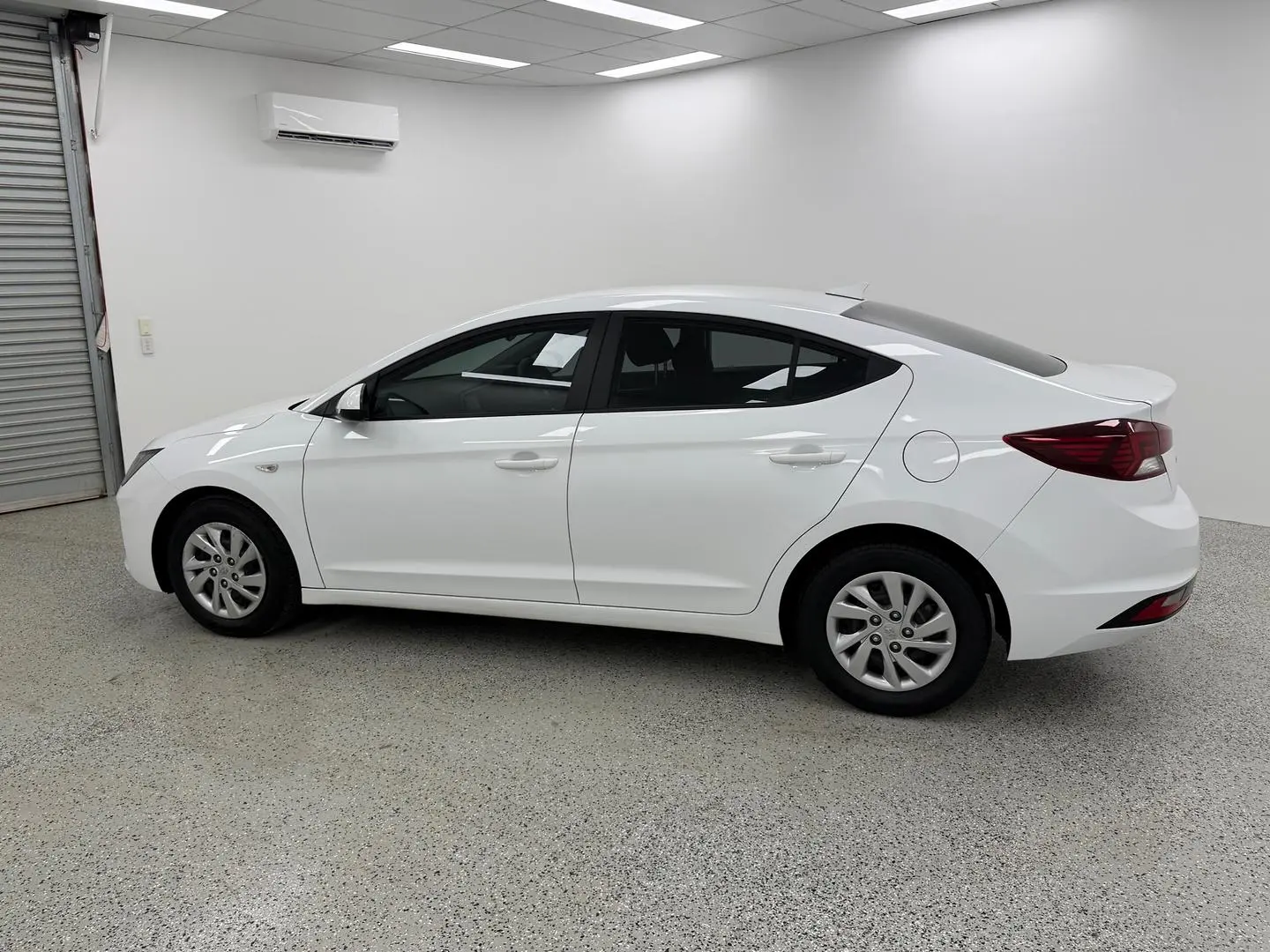 2019 Hyundai Elantra Gallery Image 5