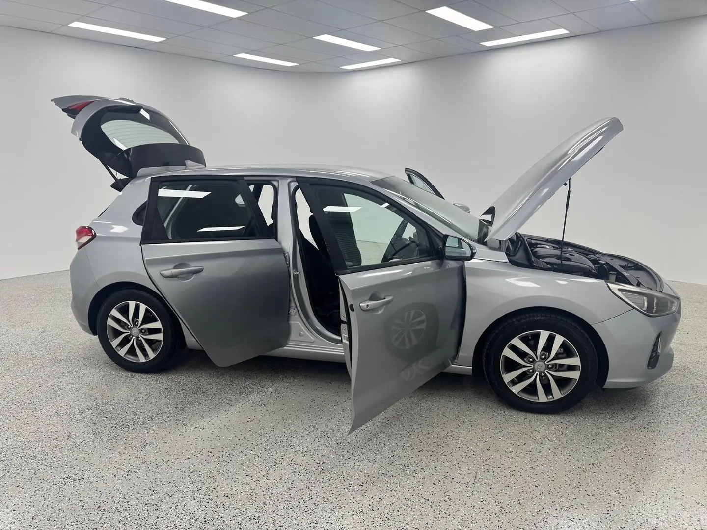 2019 Hyundai i30 Gallery Image 8