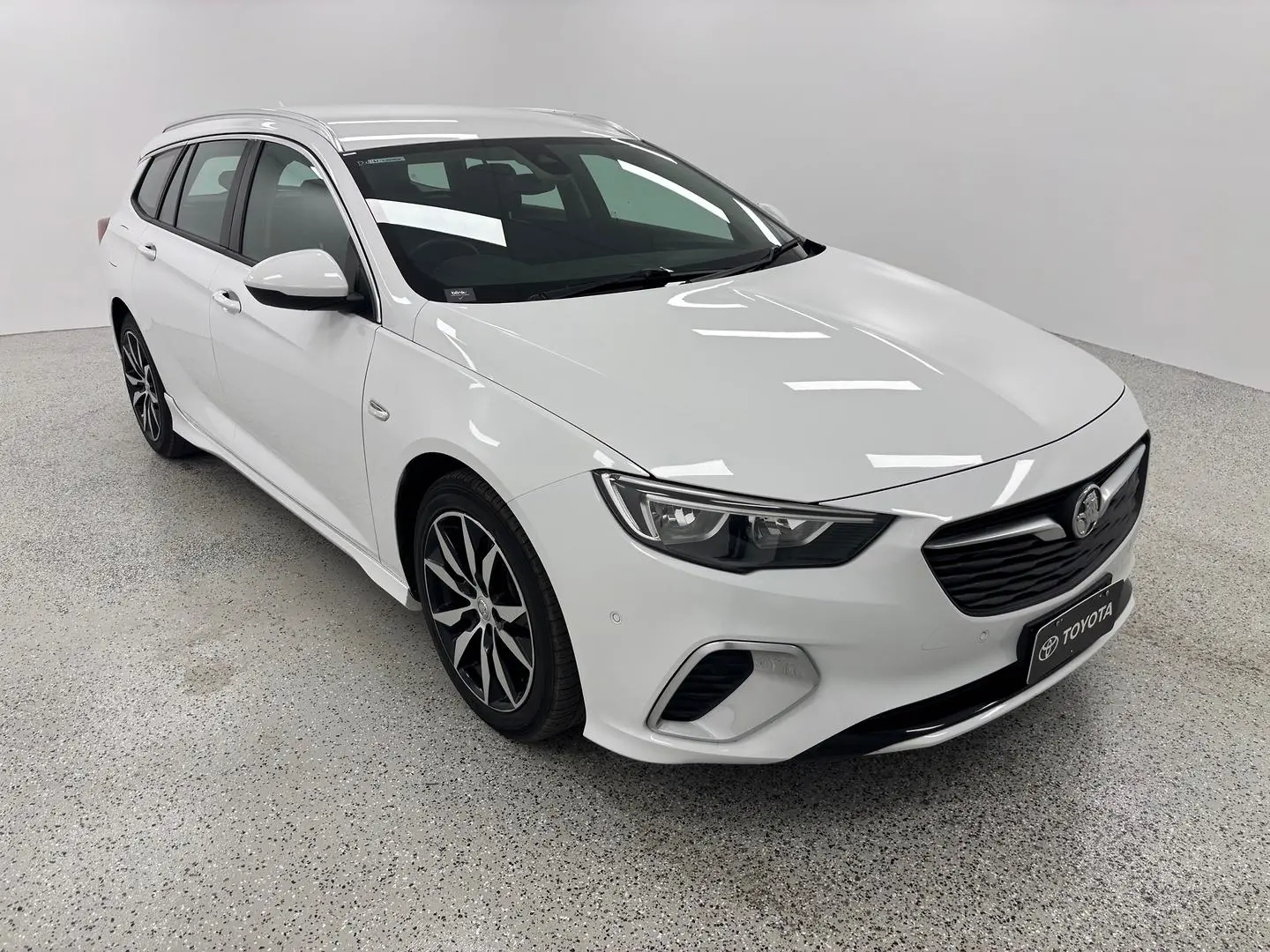 2018 Holden Commodore Gallery Image 1