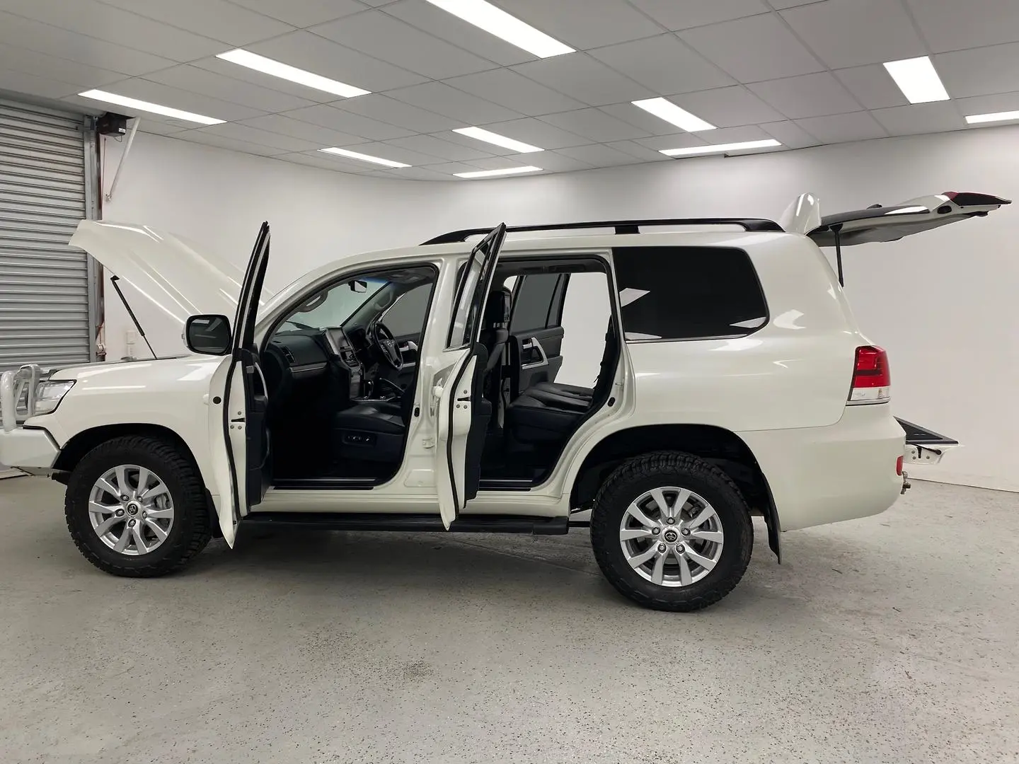 2019 Toyota Landcruiser Gallery Image 13