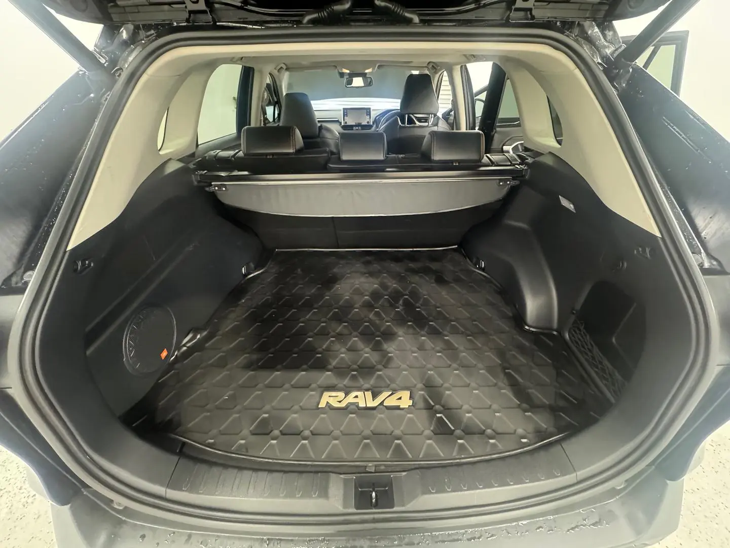 2020 Toyota RAV4 Gallery Image 30