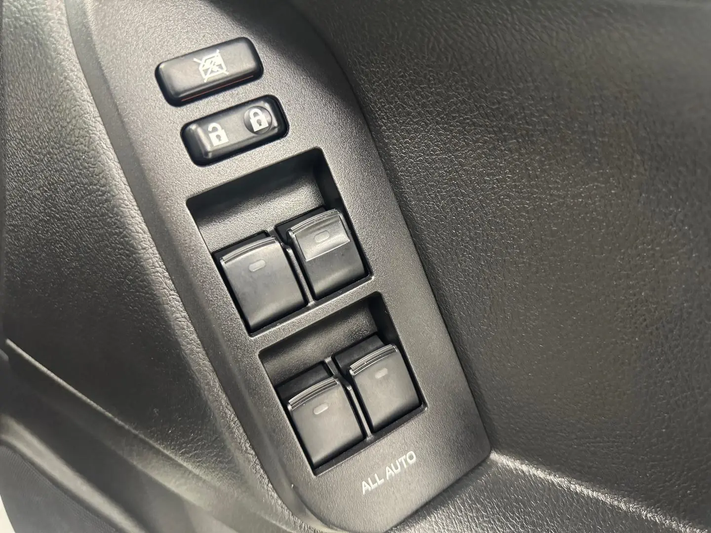 2015 Toyota Landcruiser Prado Gallery Image 16
