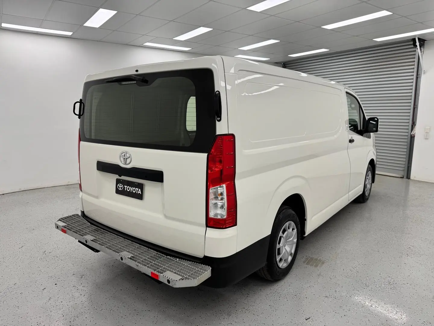 2021 Toyota Hiace Gallery Image 3