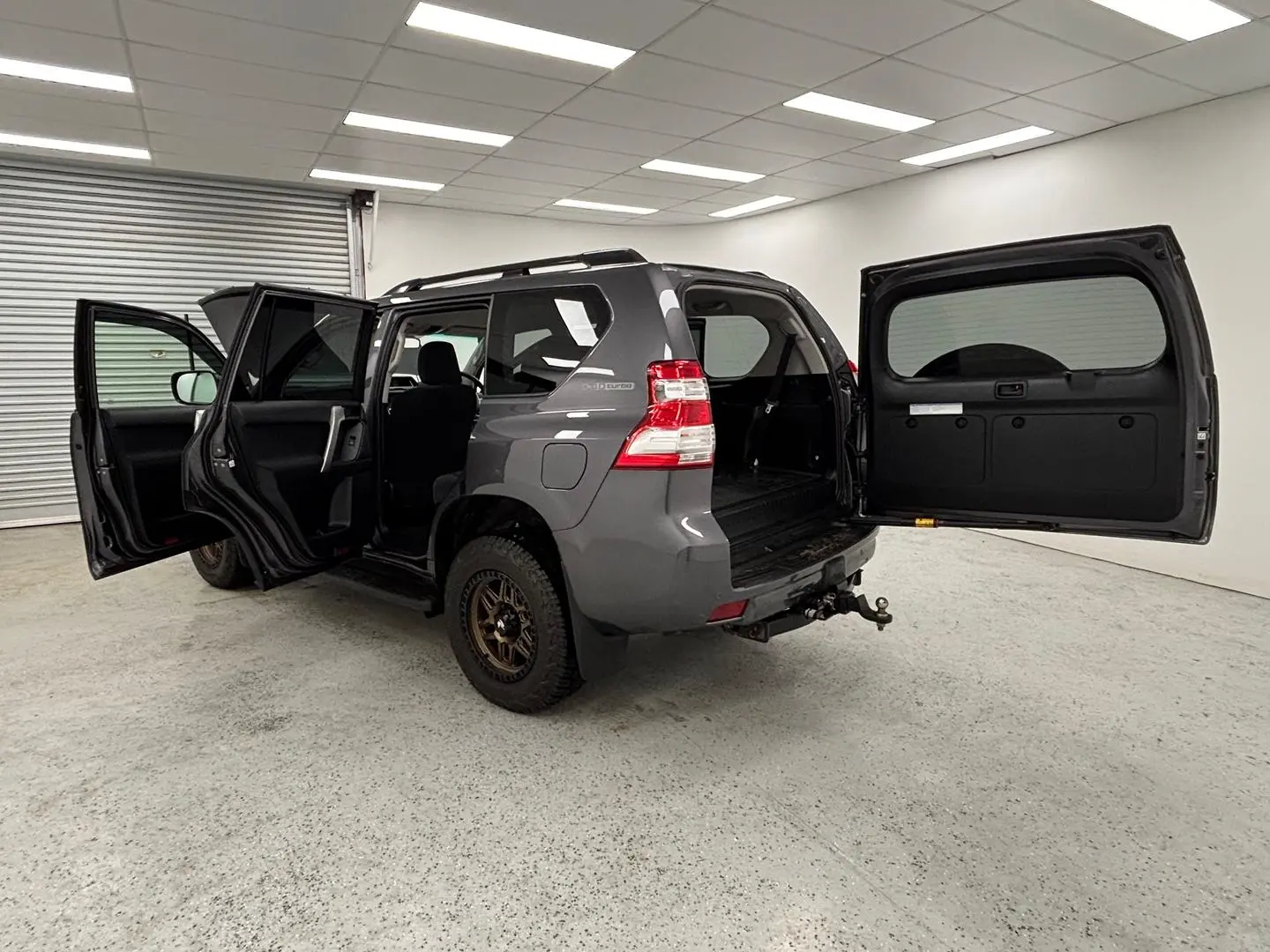 2015 Toyota Landcruiser Prado Gallery Image 12