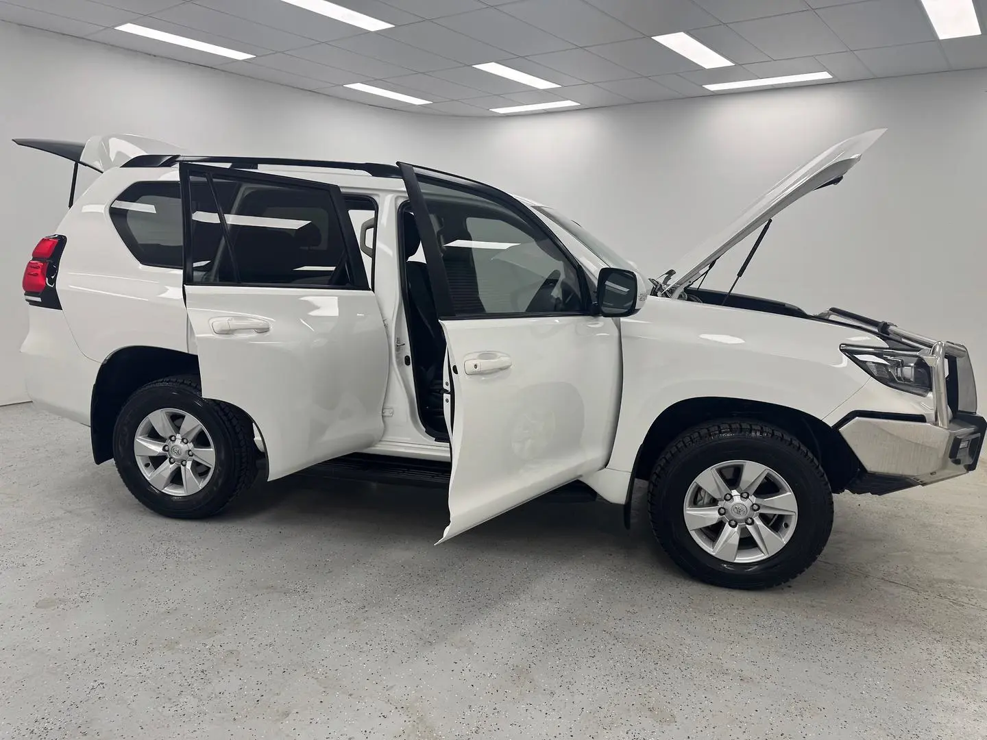 2022 Toyota Landcruiser Prado Gallery Image 8
