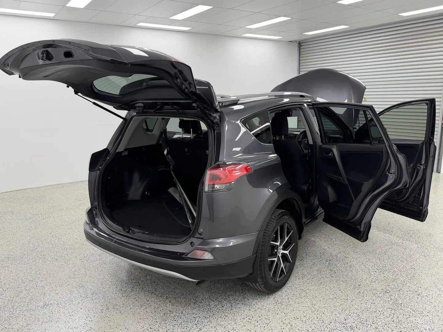 2018 Toyota RAV4 Gallery Image 14