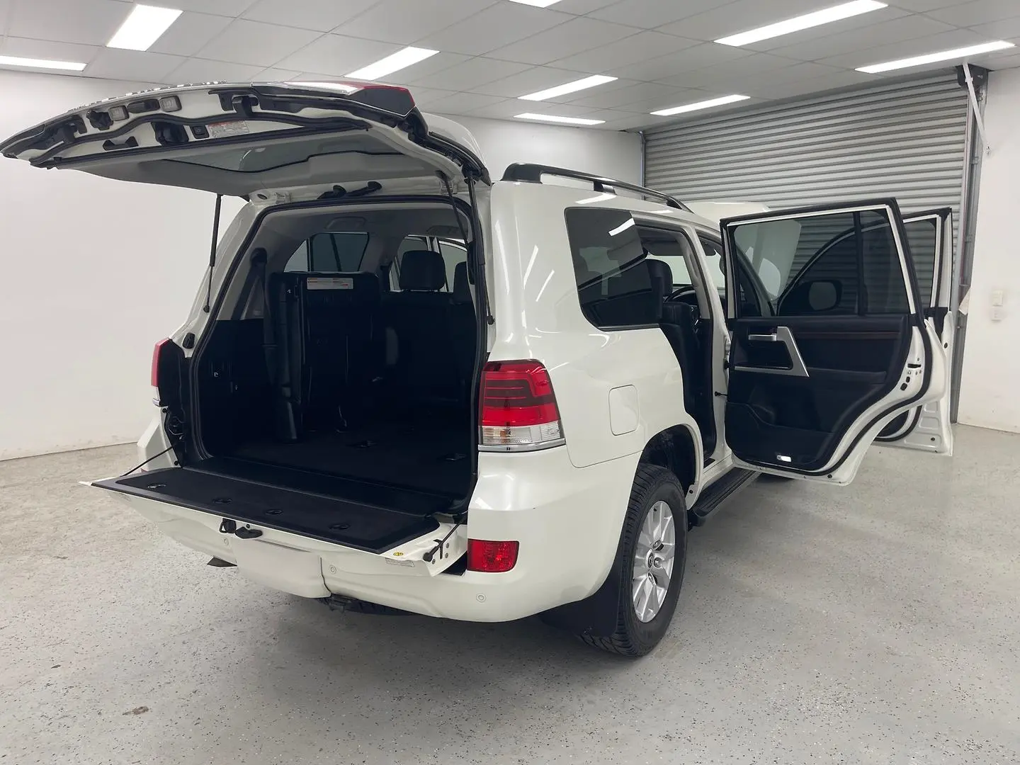 2019 Toyota Landcruiser Gallery Image 10