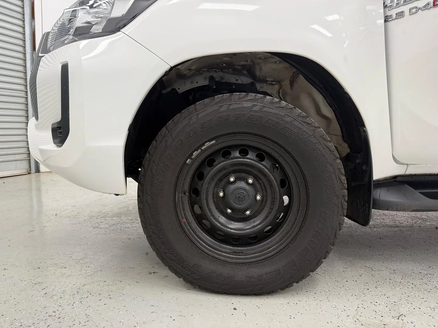 2022 Toyota Hilux Gallery Image 9