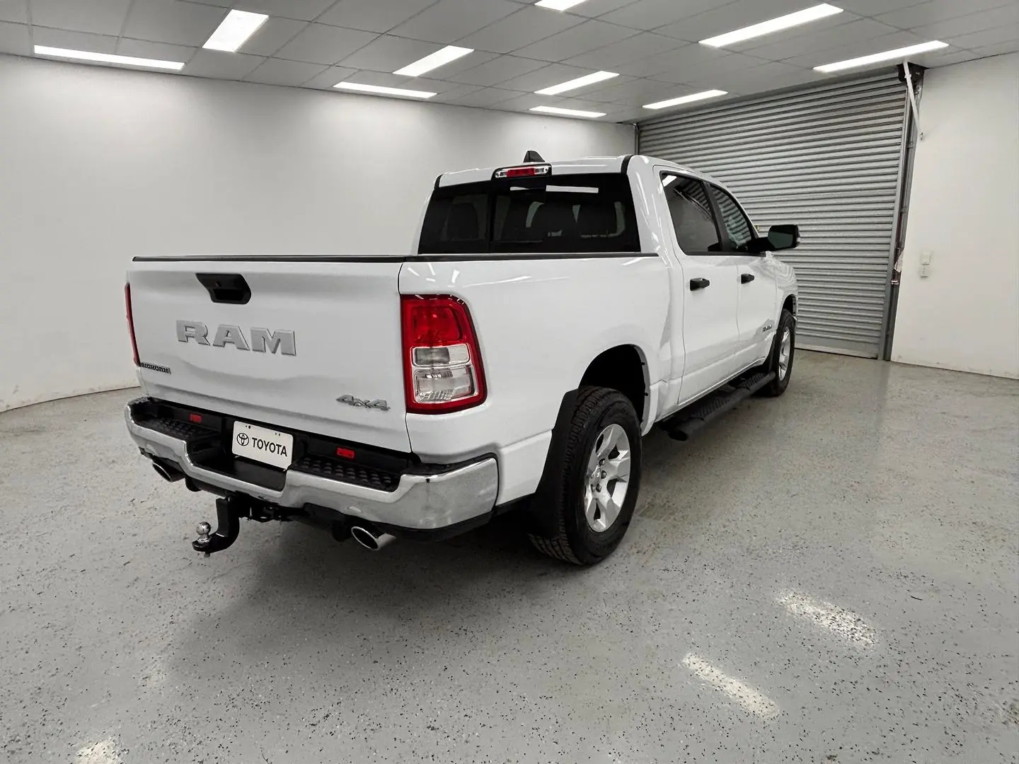 2023 RAM 1500 Gallery Image 3