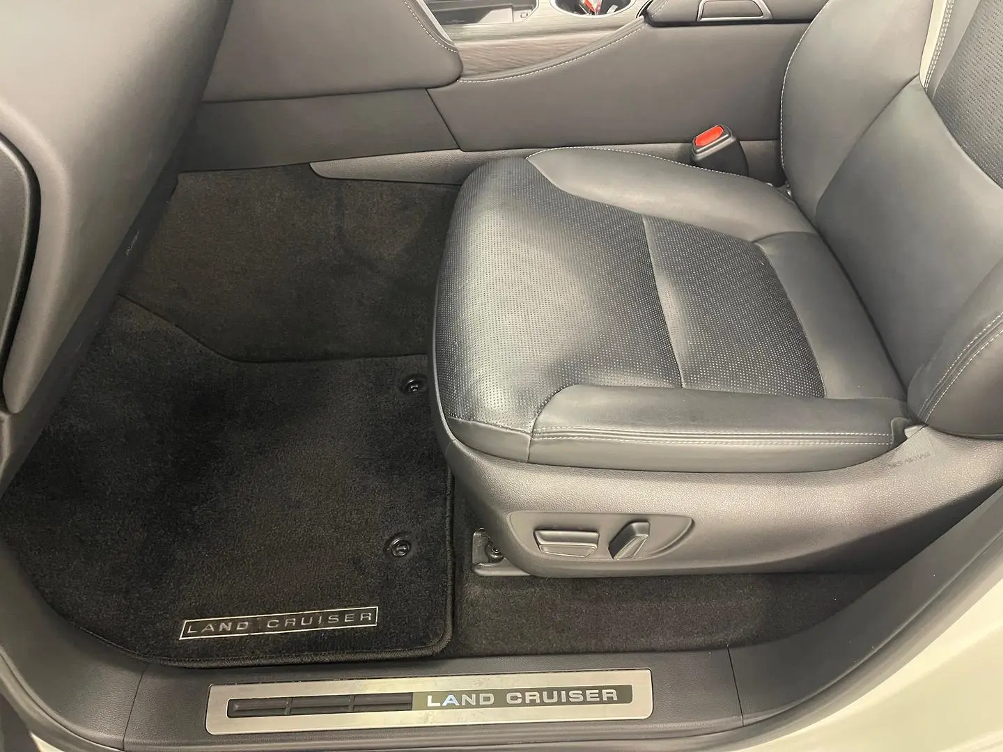 2022 Toyota Landcruiser Gallery Image 17