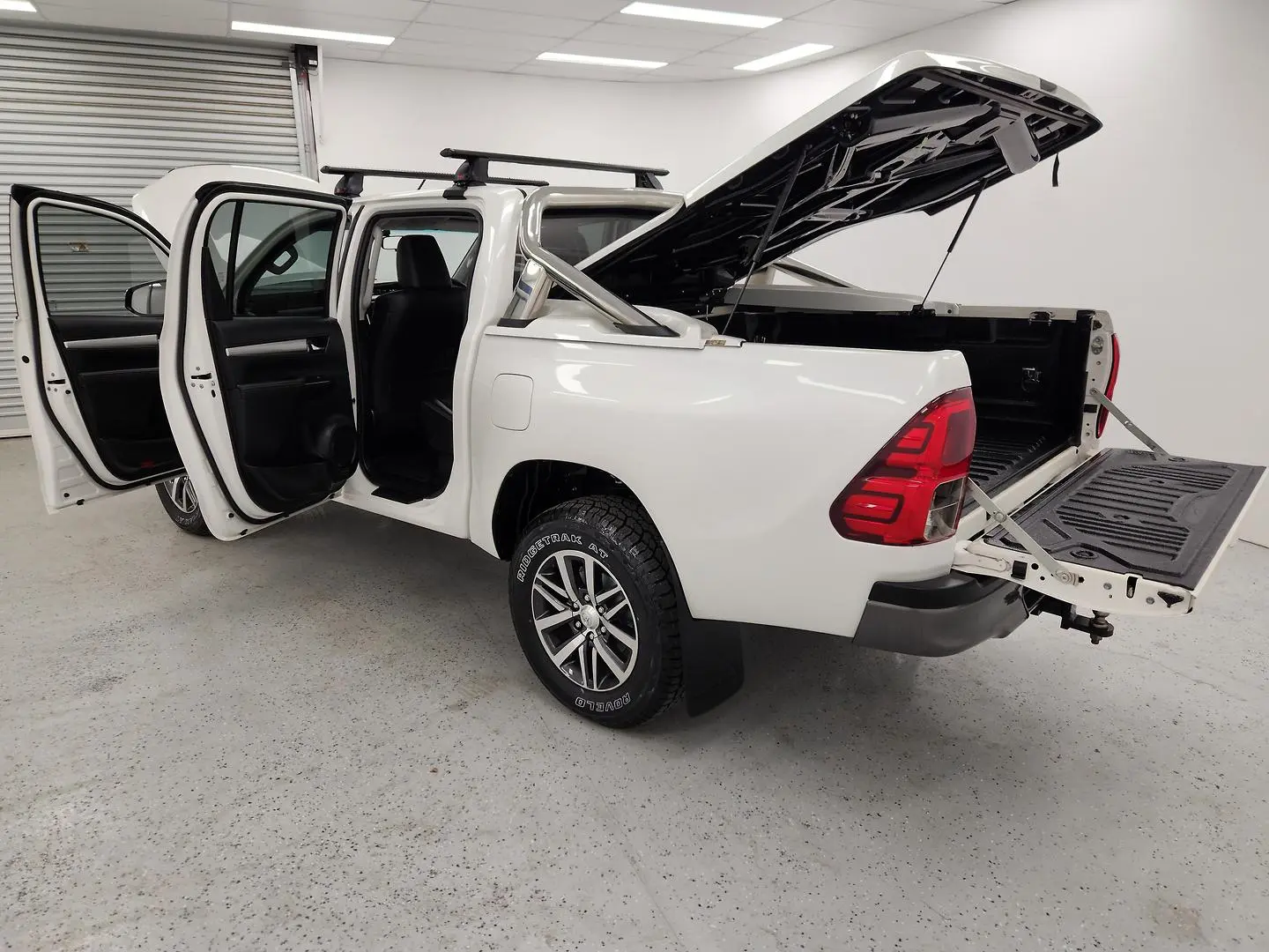 2017 Toyota Hilux Gallery Image 12