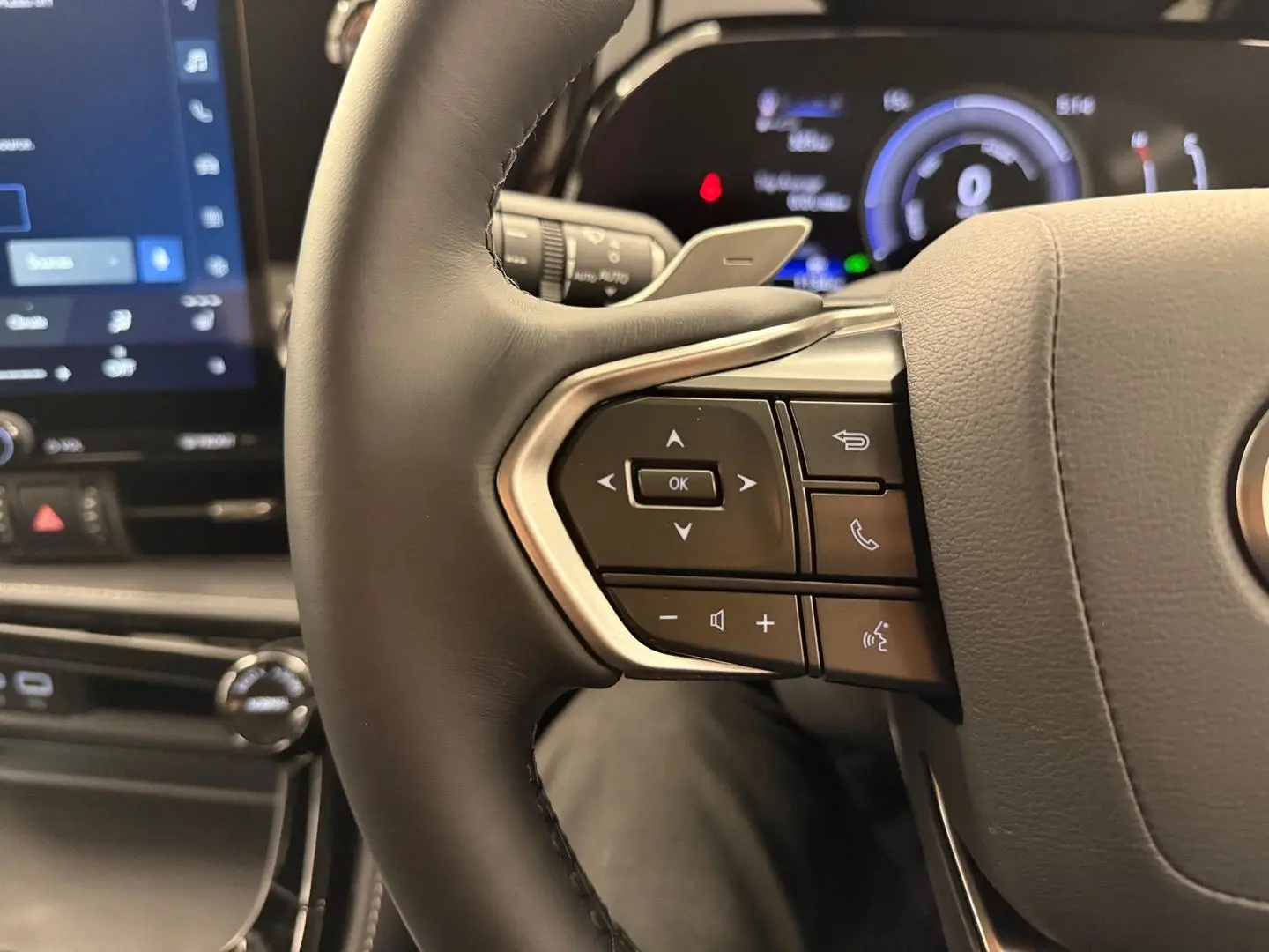 2025 Lexus NX Gallery Image 24