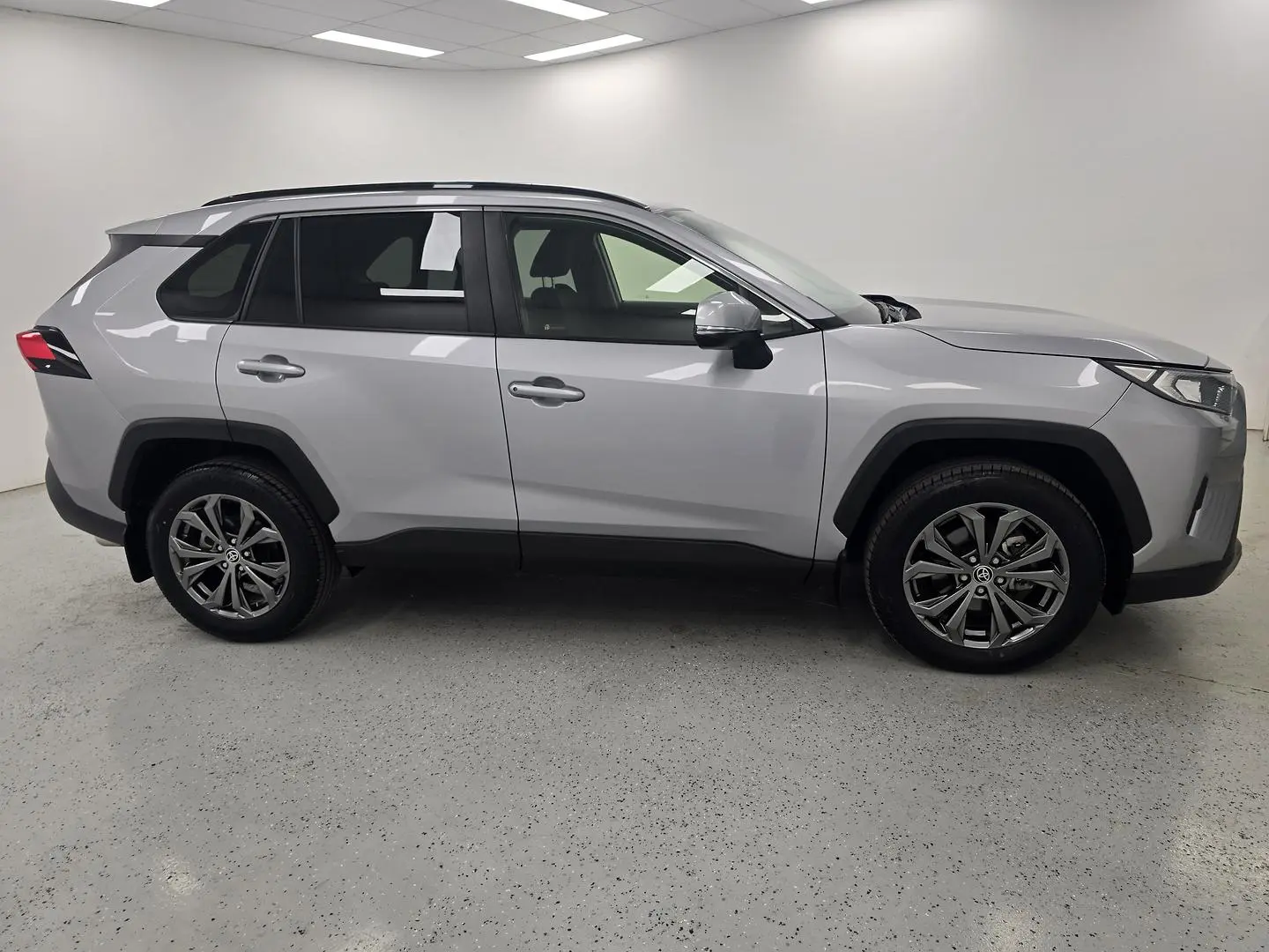 2022 Toyota RAV4 Gallery Image 2