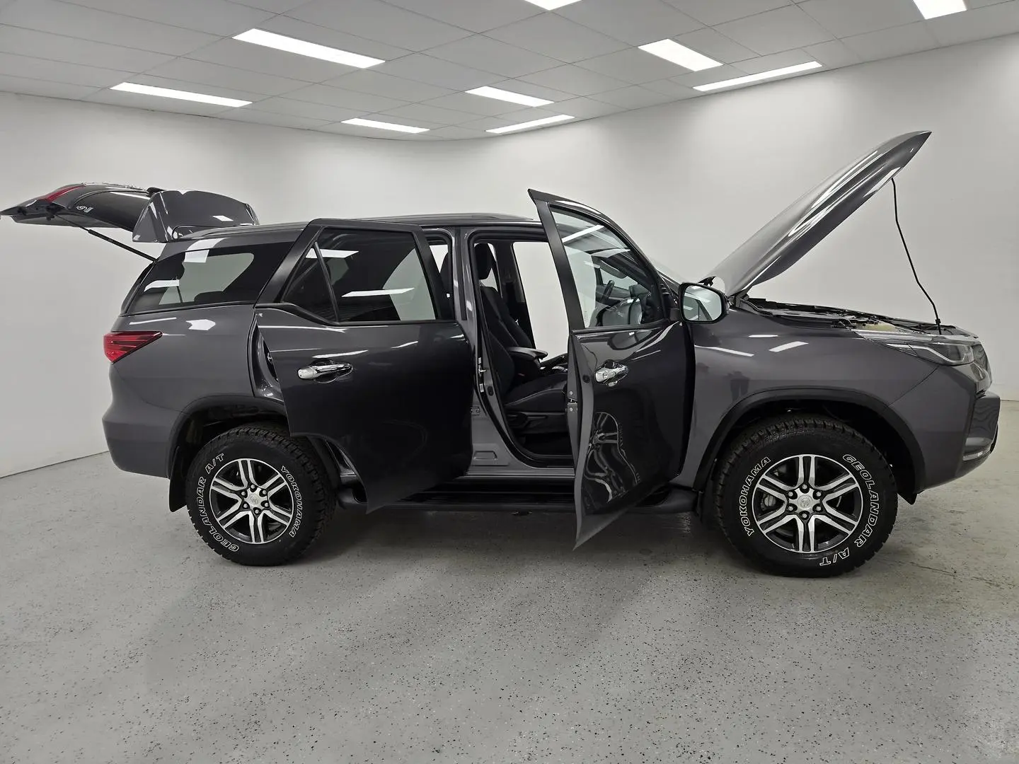 2023 Toyota Fortuner Gallery Image 9