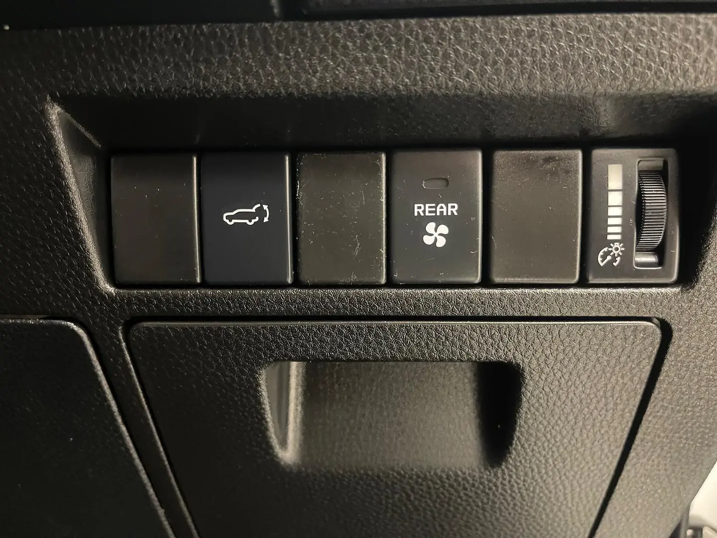 2021 Isuzu MU-X Gallery Image 23