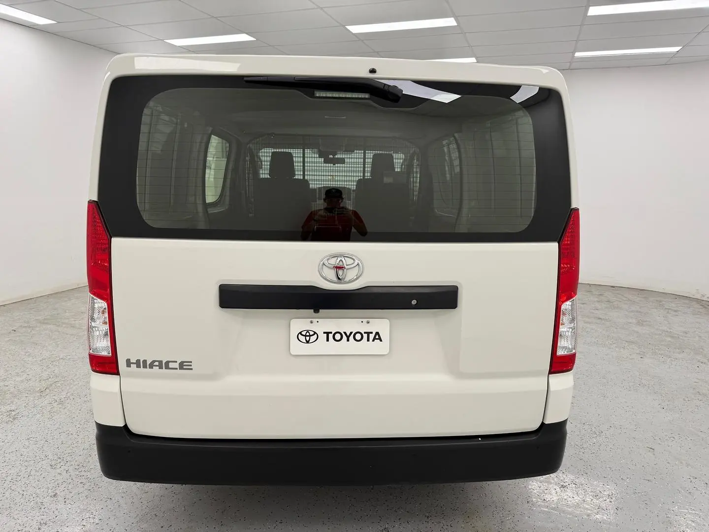 2022 Toyota Hiace Gallery Image 4