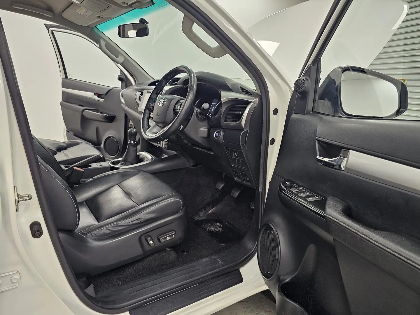 2017 Toyota Hilux Gallery Image 22