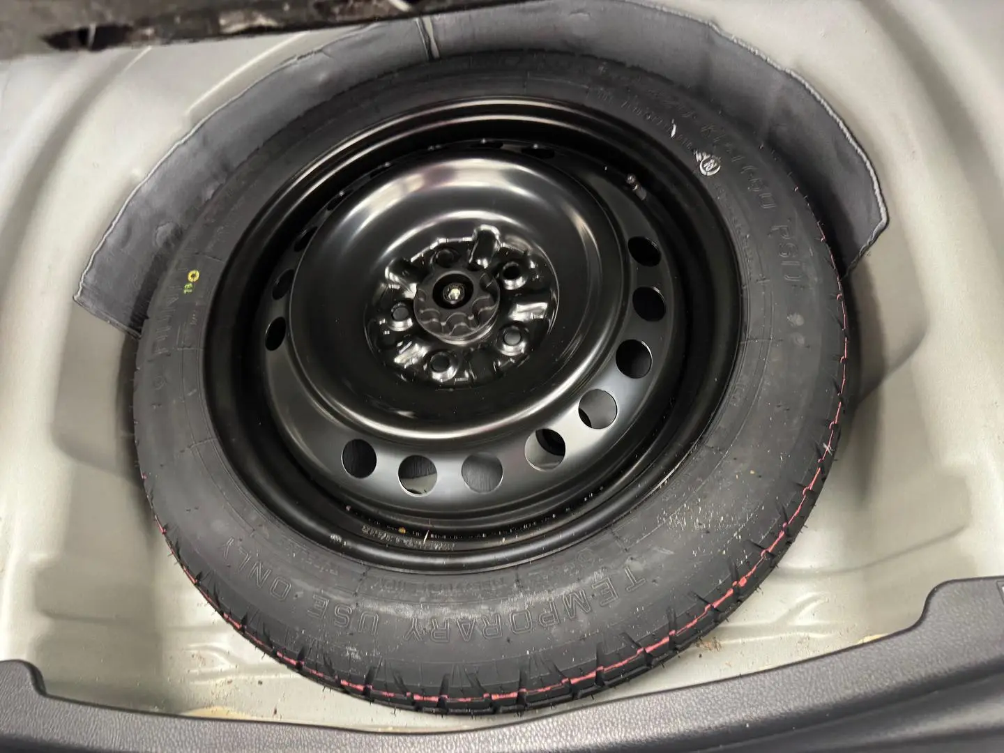 2019 Toyota Camry Gallery Image 30