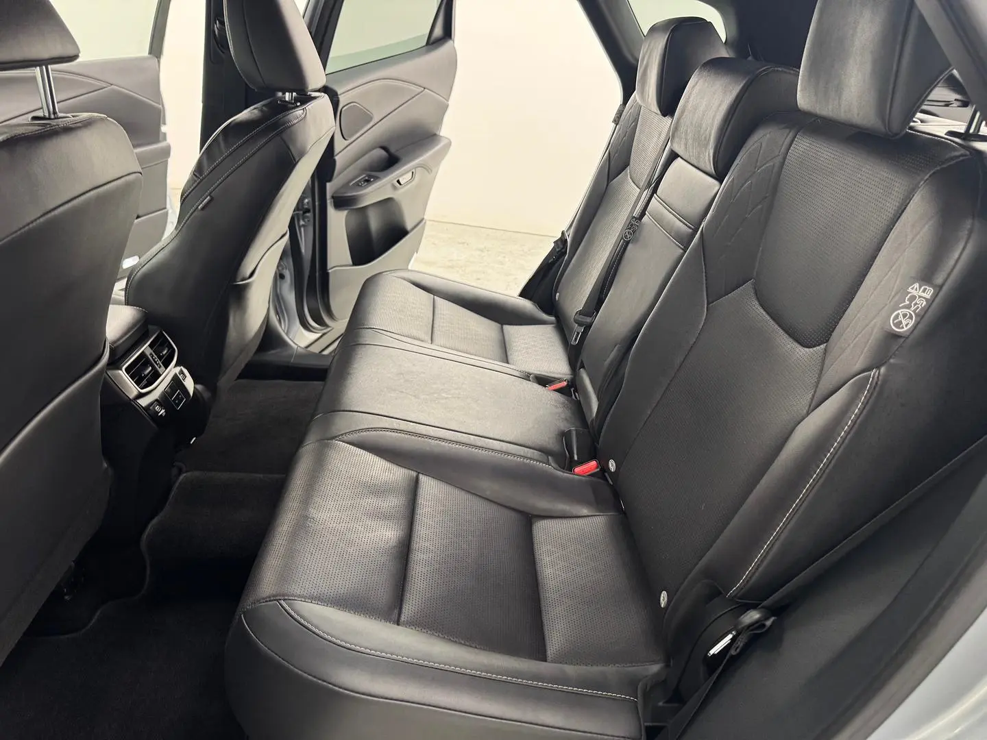 2023 Lexus RX Gallery Image 30